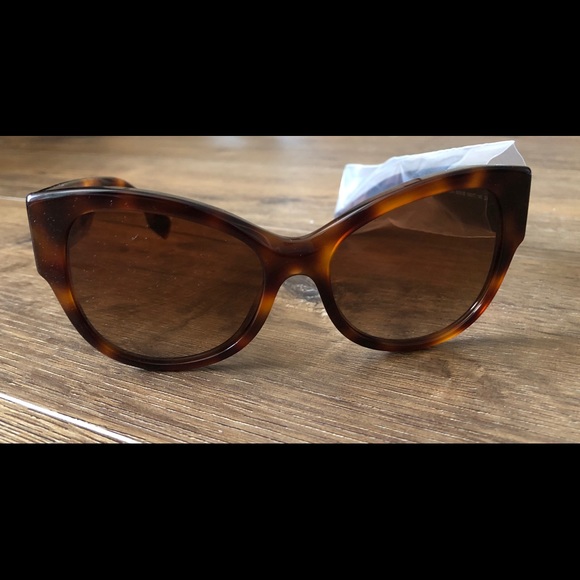 BURBERRY-AUTHENTIC NWT Tortoise Shell Sunglasses - Picture 16 of 16
